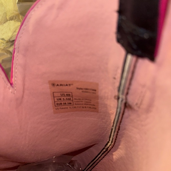 Ariat Black Cowgirl Boots. Size 8 Excellent condition! - Picture 10 of 10